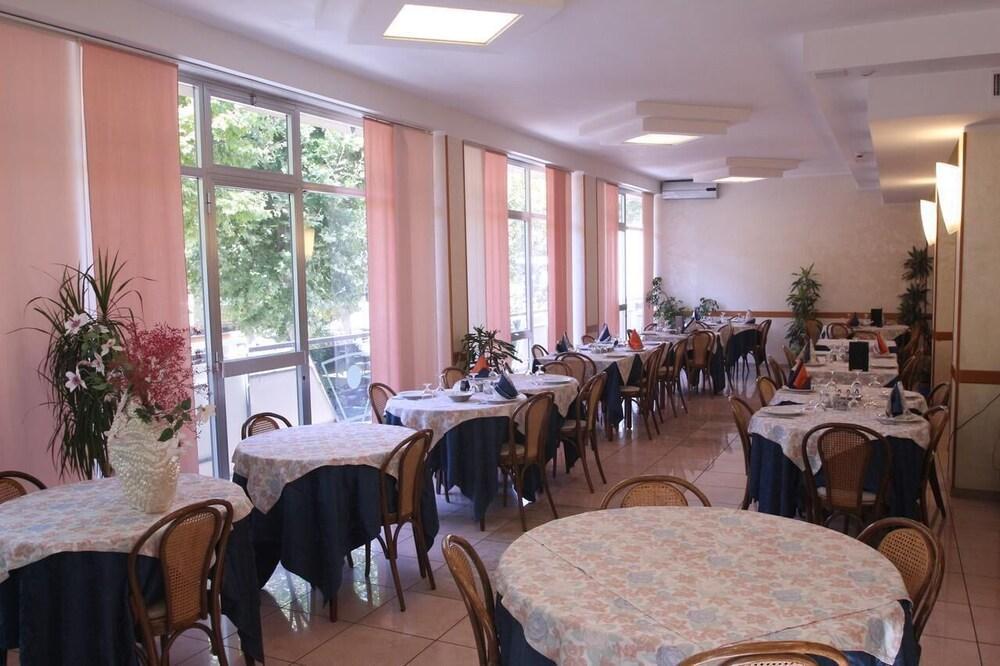 Hotel Colorado Rimini Ngoại thất bức ảnh